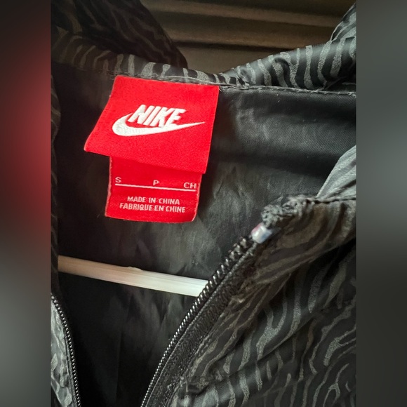 NIKE zebra reflective wind breaker - Picture 6 of 7